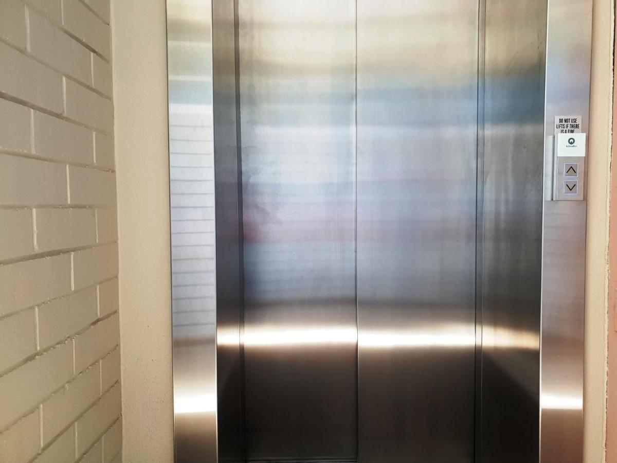 Studio 101 - First Floor Fremantle Studio Apartment Bagian luar foto
